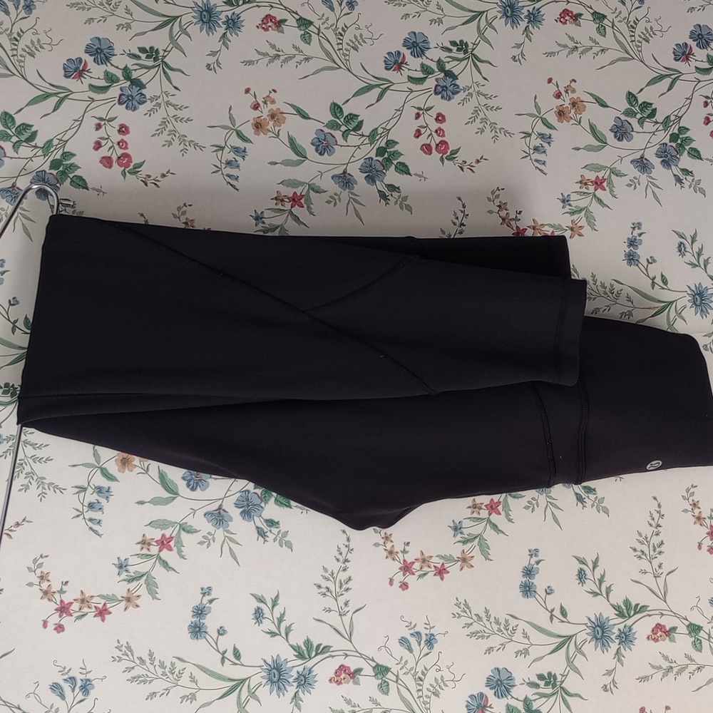 Lululemon Black High-Rise Yoga Pants - Picture 9 of 9